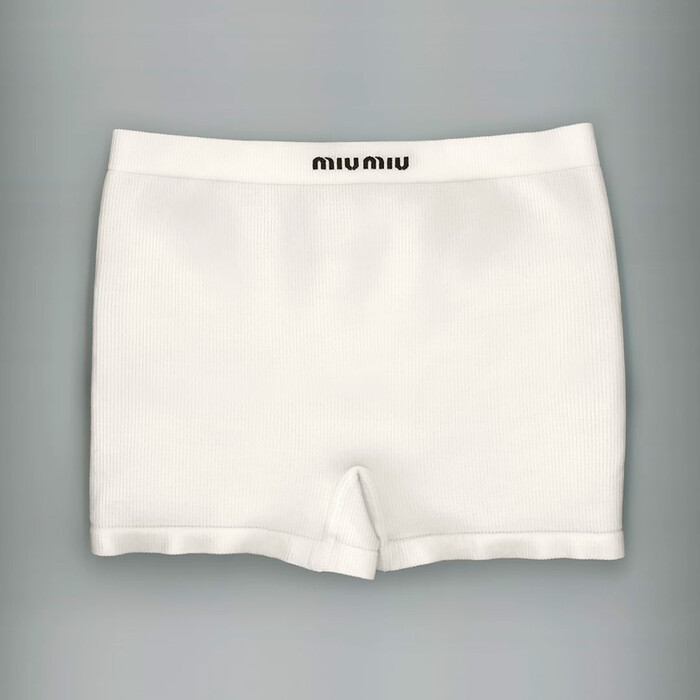 Miu Miu представили капсульную коллекцию нижнего белья