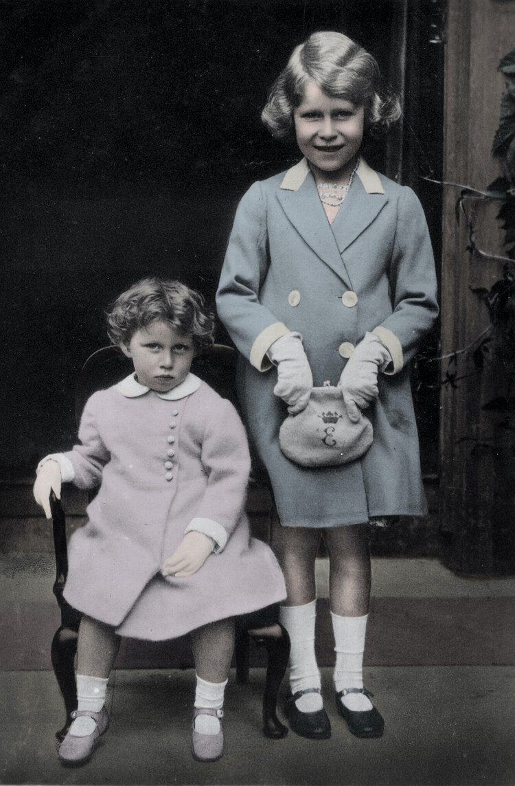 Принцесса Маргарет и принцесса Елизавета, королевские сестры, в детстве, 1930-е годы