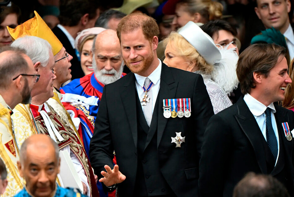 Принц Арчи празднует своё 4-летие, и принц Гарри прилетел к нему из Великобритании