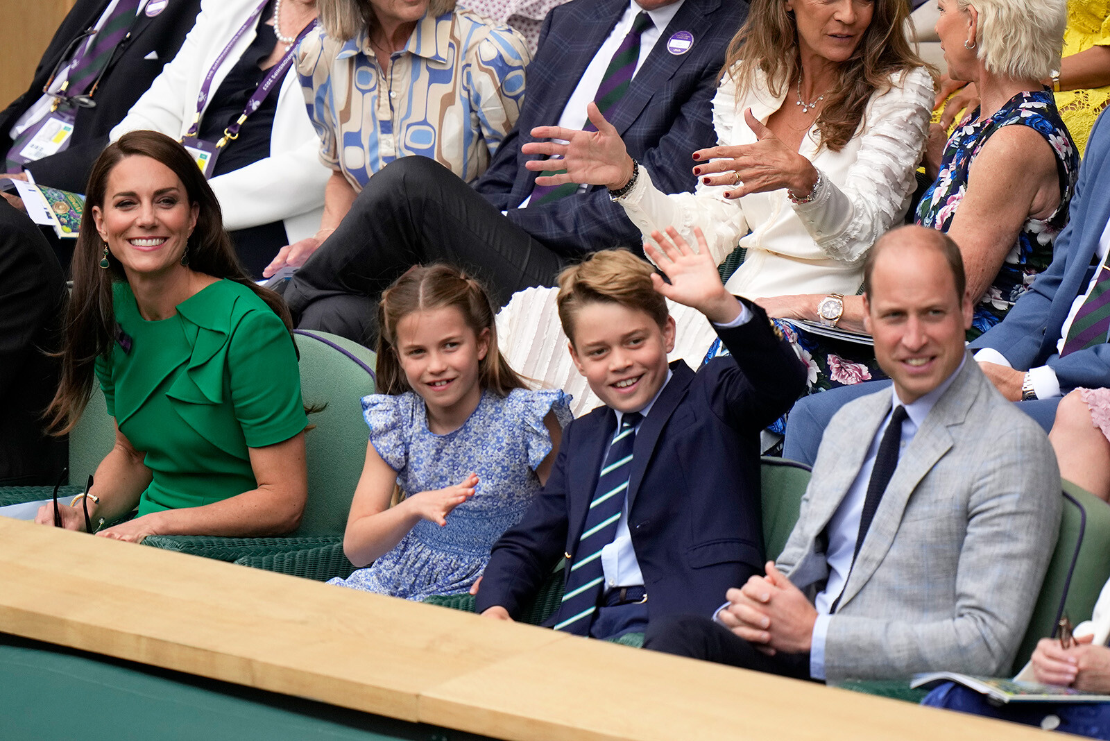 Принц Уильям и Кейт Мидддтон с детьми принцем Джорджем и принцессой Шарлоттой&nbsp;на мужском финале&nbsp;Уимблдона, 2023&nbsp;
