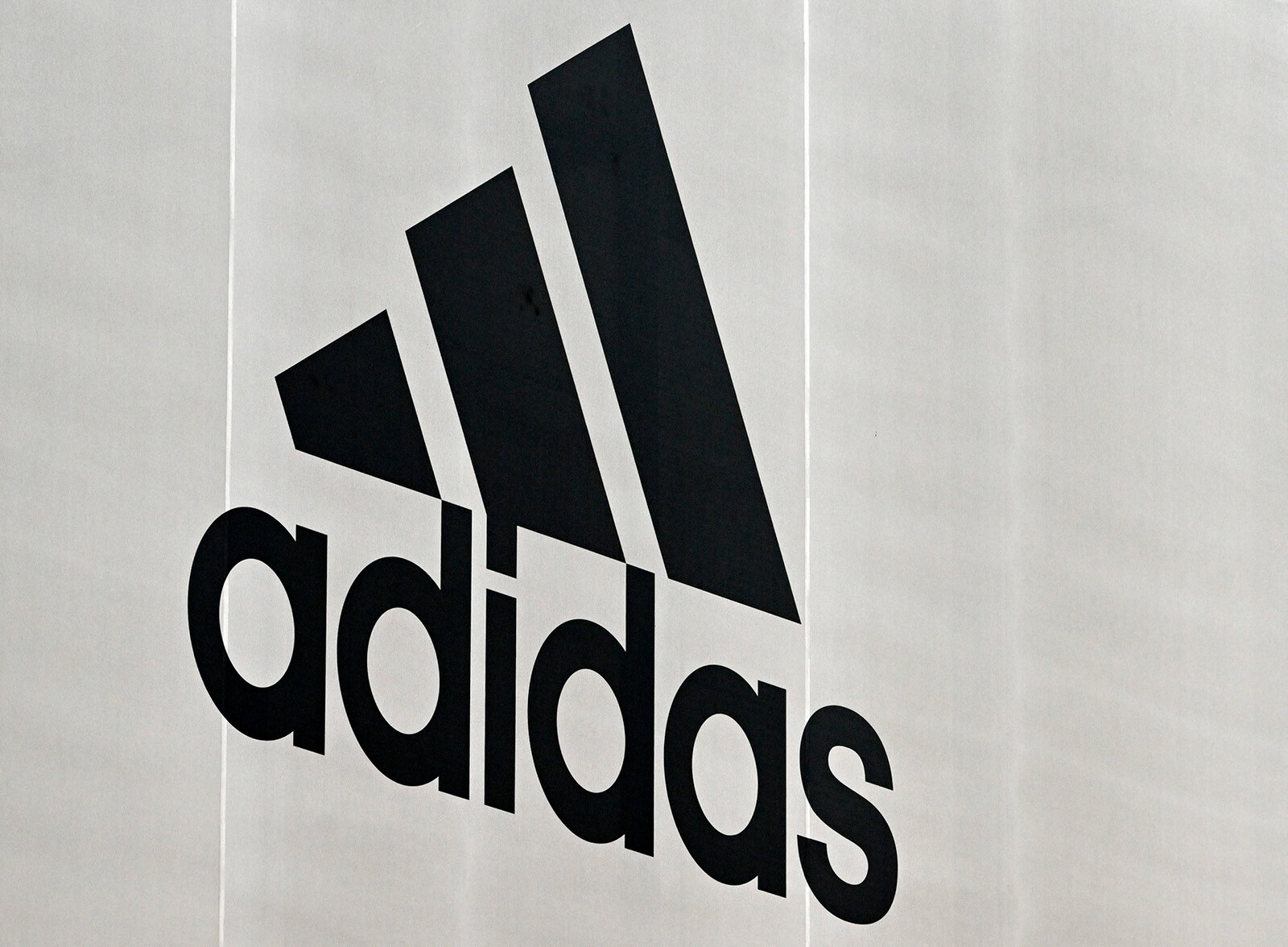 Adidas отчитался о выручке за второй квартал 2023 года