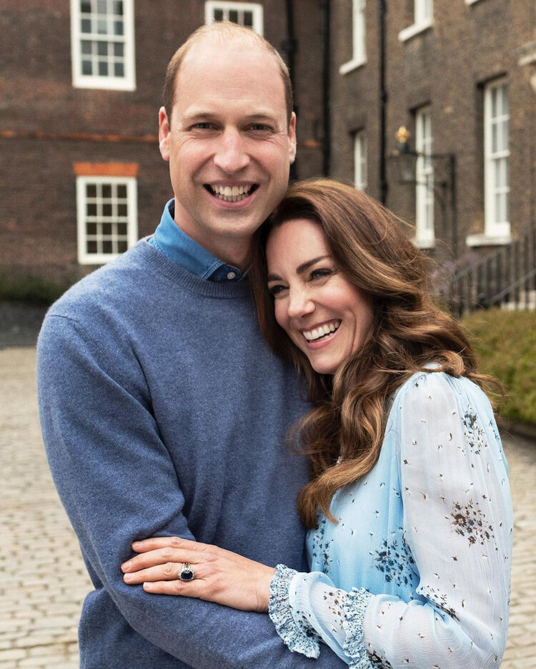 Герцоги Кембриджские, принц Уильям и Кейт Миддлтон отметили 10-ю годовщину свадьбы выпустив два официальных портрета, Кенсингтонский дворец, Англия 2021