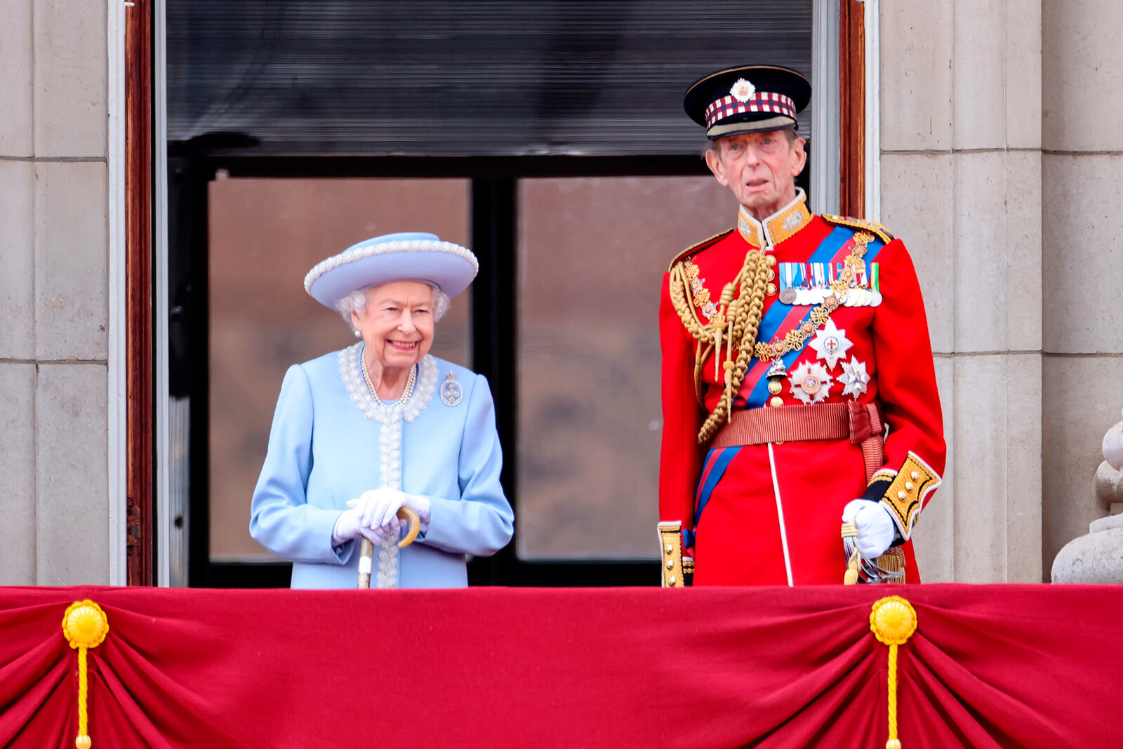 Королева Елизавета II и принц Эдвард, герцог Кентский на балконе Букингемского дворца, 2022