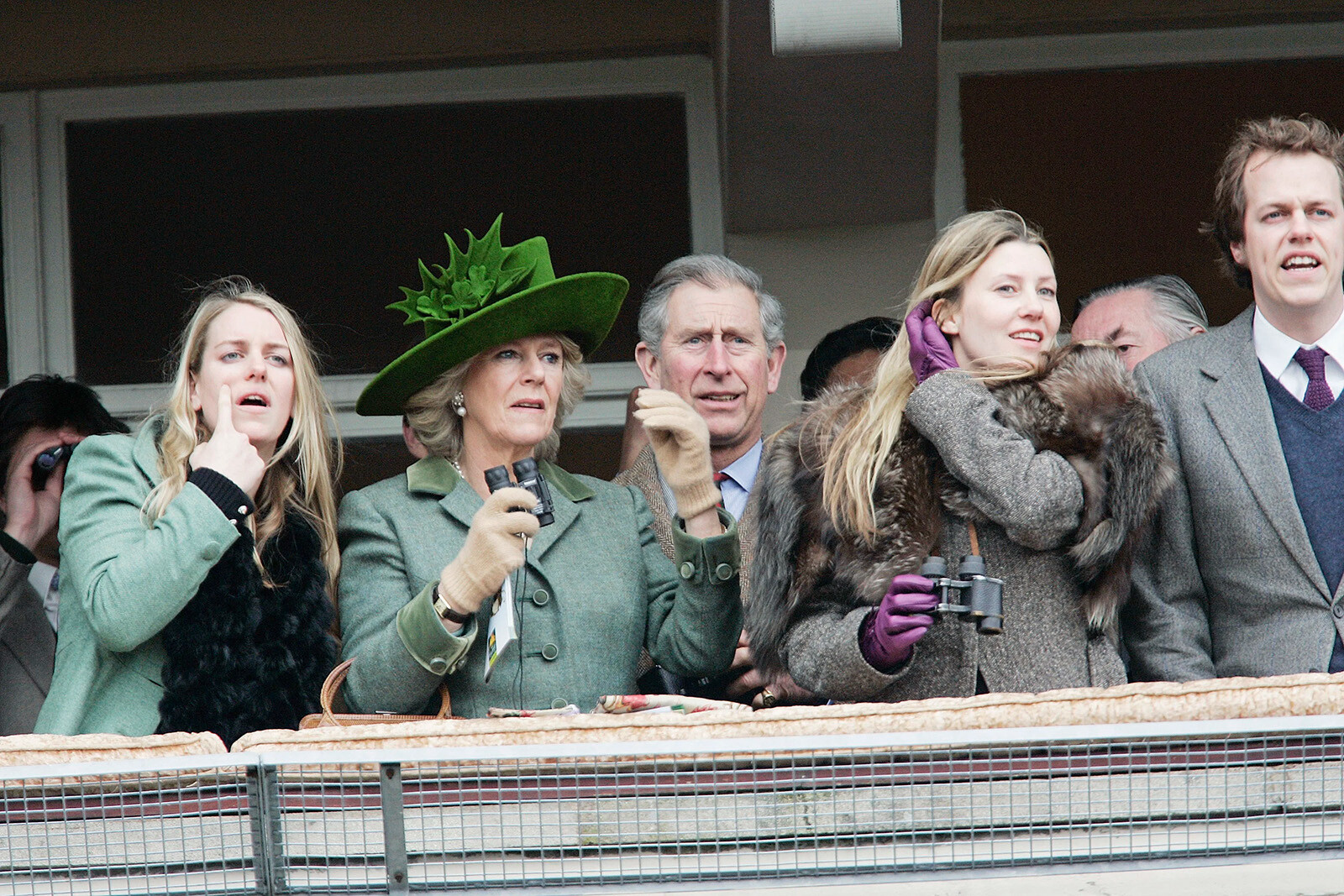 Ex-sister-in-law-of-Queen-Camilla-0723-03-Mainstyle.jpg