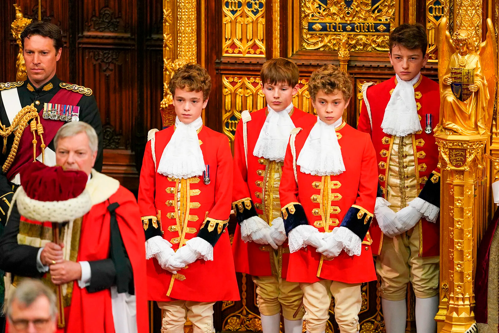 Почему принц Джордж отсутствовал на открытии государственного парламента