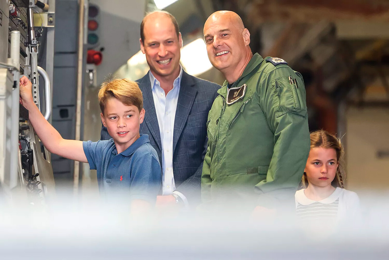 Принц Уильям с принцем Джорджем и принцессой Шарлоттой посетили базу Королевских военно-воздушных сил (RAF) в Глостершире