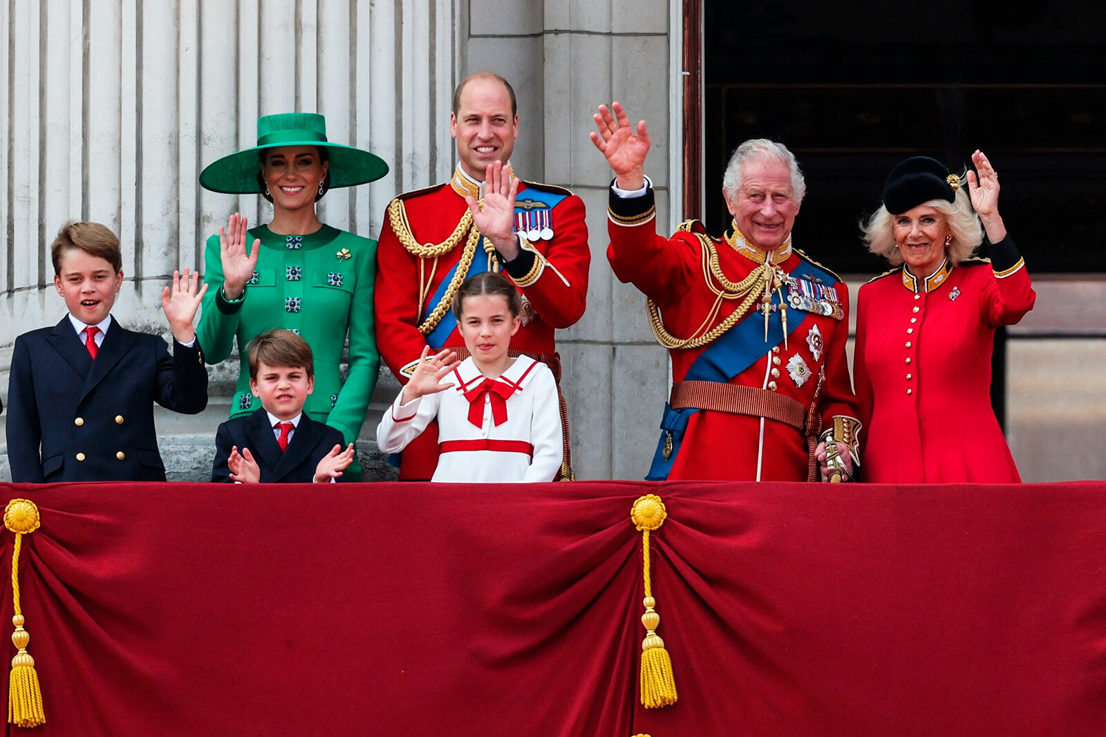 Королевская семья на балконе Букингемского дворца во время парада&nbsp;Trooping the Colour, 2023