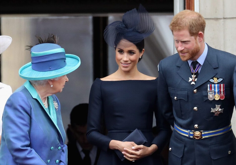 Меган Маркл и принц Гарри присоединились с королевой Елизаветой II на балконе Букингемского дворца после парада Trooping The Colour в 2018 году
