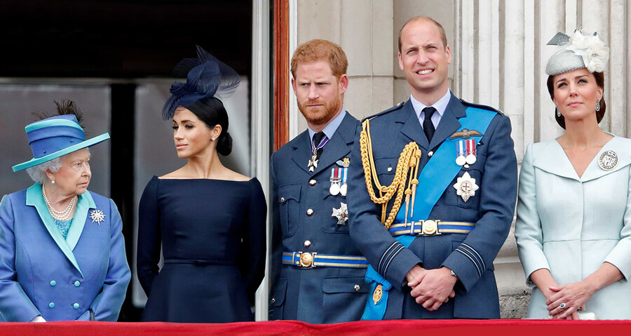 Королевская семья на балконе Букингемского дворца 