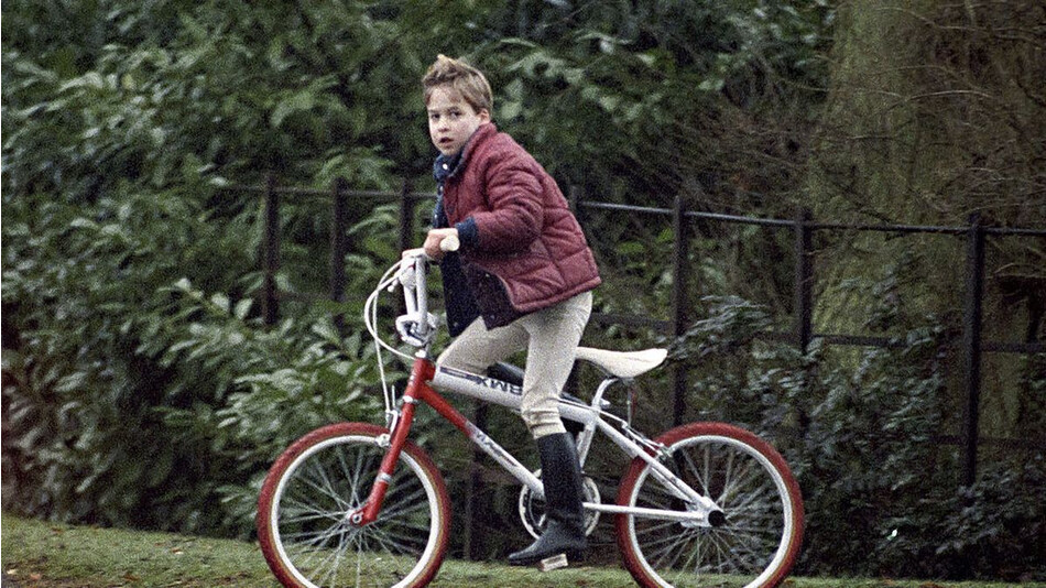 Принц Уильям на велосипеде