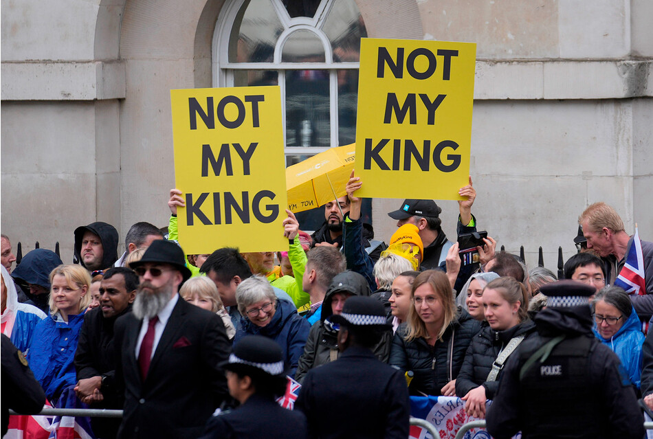 Митинги против короля