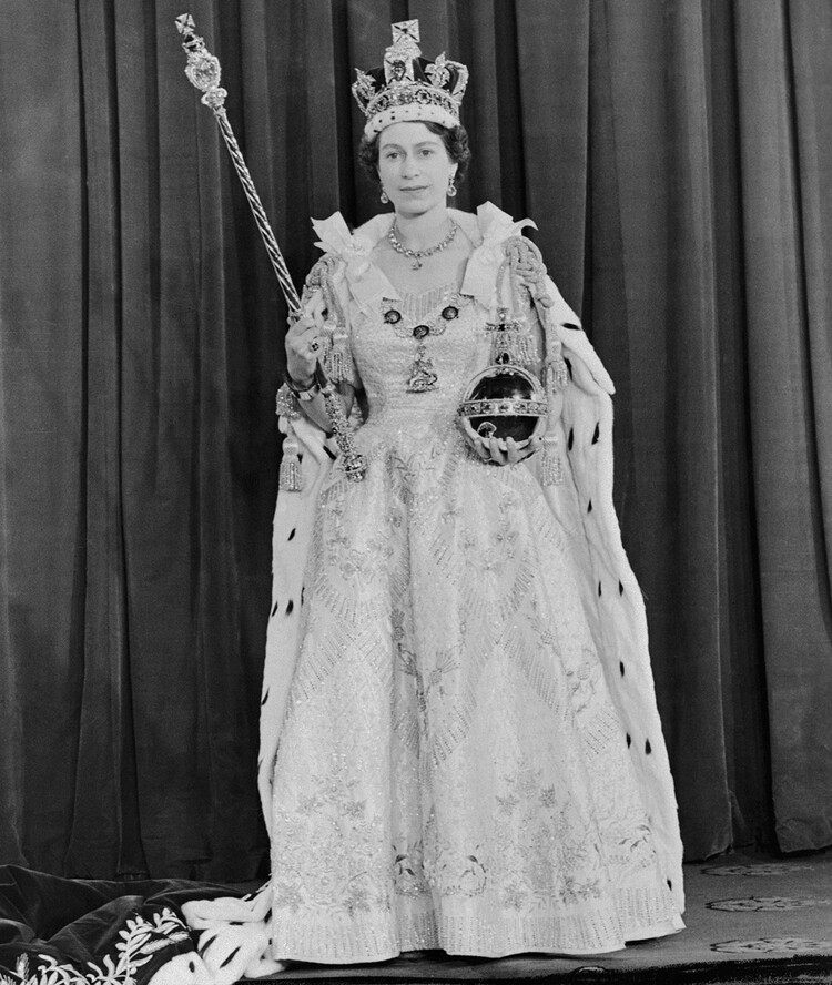 Елизавета II раскрыла страшную тайну о том, что случилось во время её коронации