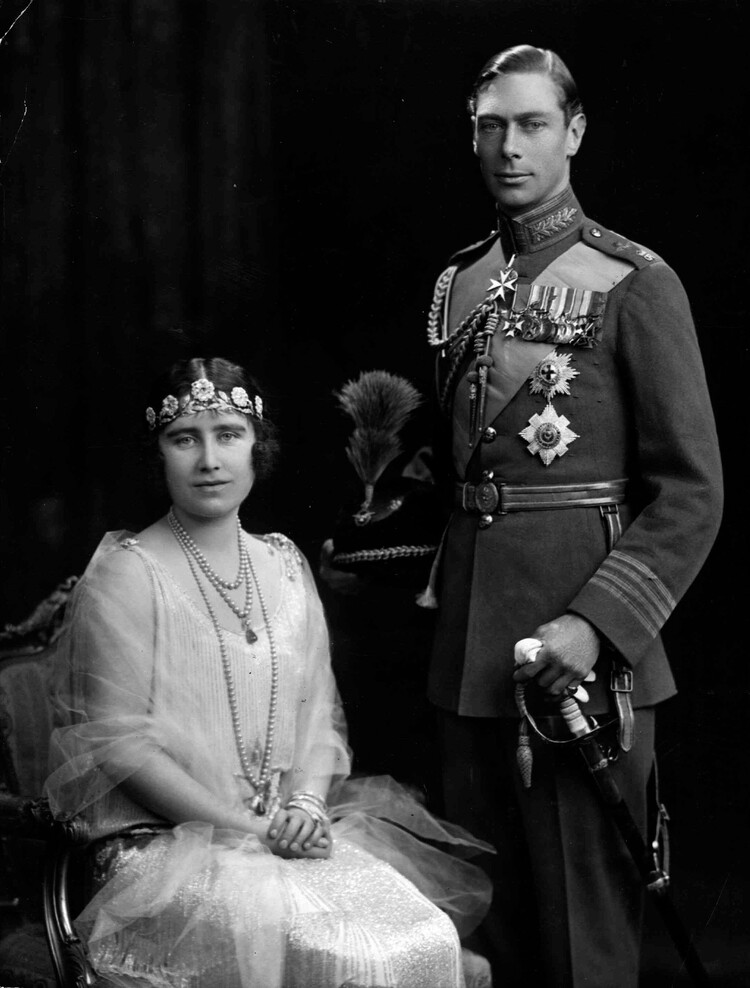 Герцог и герцогиня Йоркские в день свадьбы, позже ставшие королём Георгом VI и королевой Елизаветой 26 апреля 1923&nbsp;