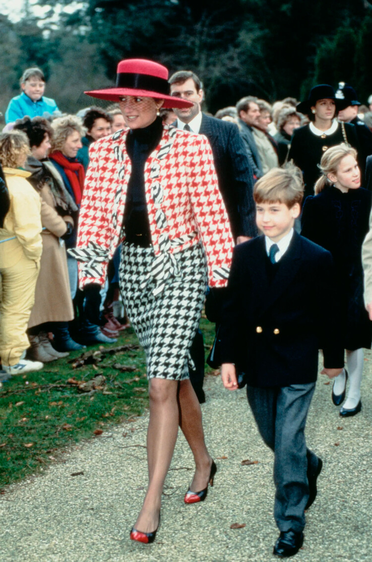 Принцесса Диана и принц Уильям присутствуют на крестинах принцессы Евгении в Сандрингеме, 1990 год