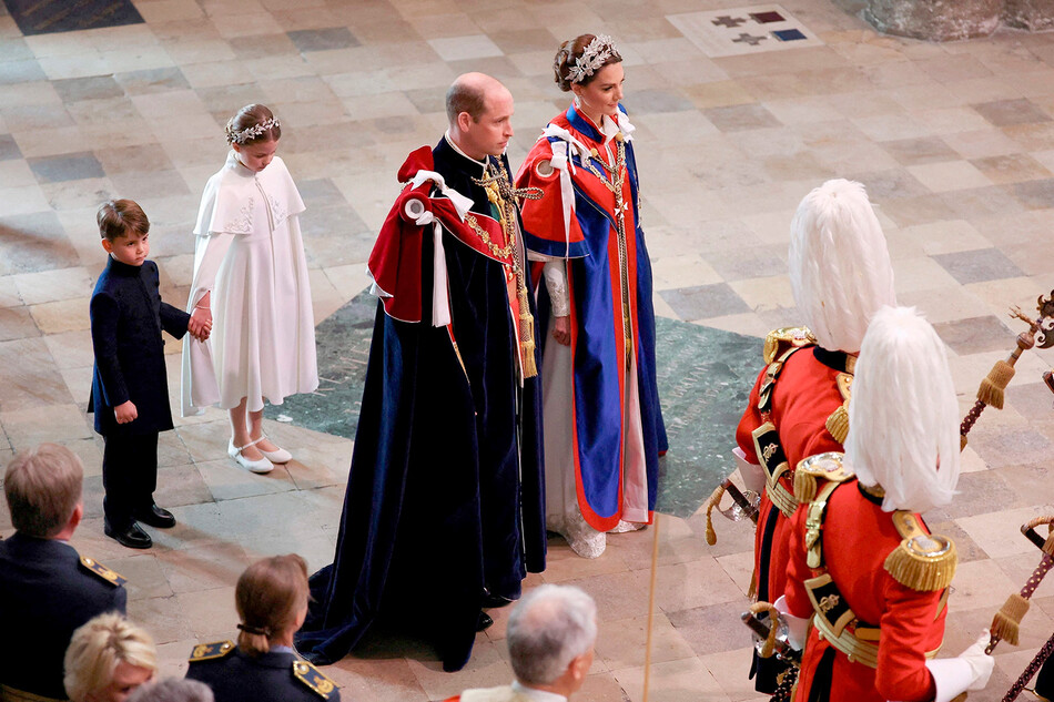 Кейт Миддлтон и принц Уильям вместе с Шарлоттой и Луи прибыли на коронацию короля Карла III