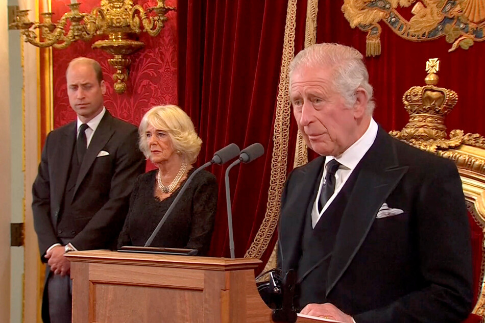 Король&nbsp;Карл III, королева-консорт Камилла и принц Уильямтв Сент-Джеймсском дворце в Лондоне 10 сентября 2022 года, чтобы провозгласить Чарльза новым королём