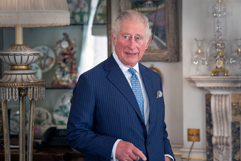 Принц Чарльз ругает персонал за неправильное положение пробки в ванной и непоглаженные шнурки