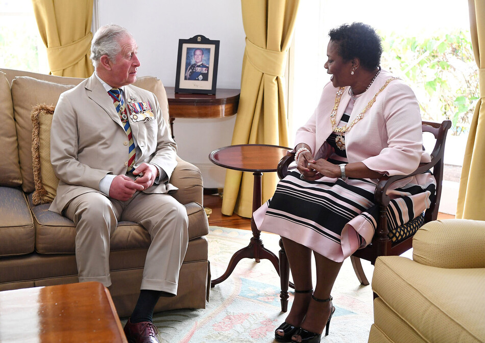 Принц Чарльз, принц Уэльский принимает участие во встрече с генерал-губернатором Ямайки дамой Сандрой Мейсон 19 марта 2019 года в Бриджтауне, Барбадос