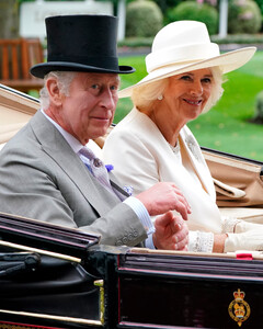 Карл III и королева Камилла посетили первые скачки Royal Ascot в этом году