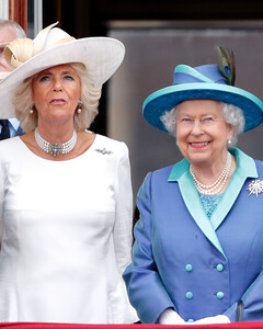 Почему Елизавета II теперь не возражает, чтобы Камилла Паркер-Боулз взяла титул королевы-консорта?