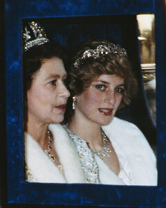 Елизавета II объявила принцессе Диане о её разводе с принцем Чарльзом в письме