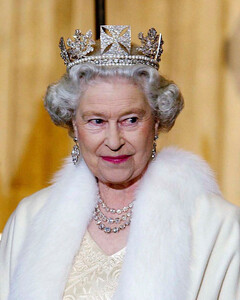 Королева Великобритании получит вакцину от COVID-19 в порядке очереди