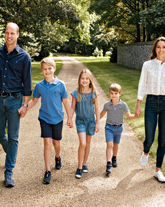 Как проходят школьные каникулы принцев Джорджа, Луи и принцессы Шарлотты?
