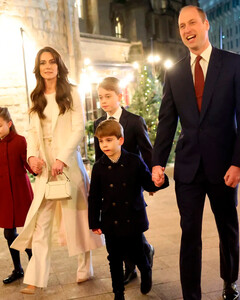 Принцы Джордж, Луи и принцесса Шарлотта пришли поддержать Кейт Миддлтон на Рождественском концерте 2023