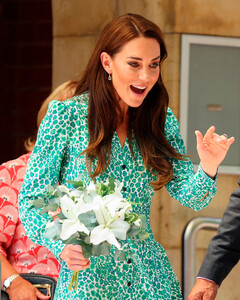 Кейт Миддлтон носит леопардовый принт с королевским размахом