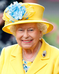 Почему королева Елизавета II может пропустить празднование в честь своего Платинового юбилея?