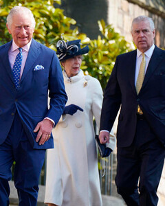 Что на самом деле значит пасхальный выход принца Эндрю в составе королевской семьи?