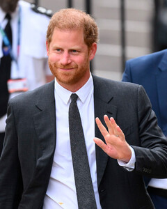 Принц Гарри согласился присутствовать на коронации Карла III, чтобы поддержать имидж семьи