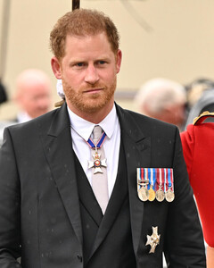 Принц Гарри хотел уйти из королевской семьи ещё до «Мегзита», но остался ради одного важного человека