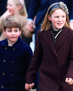Принц Луи шёл на рождественскую службу в Сандрингеме за руку со своей кузиной Мией Тиндалл