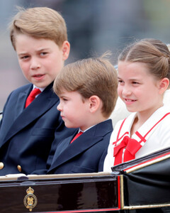 Принцы Джордж, Луи и принцесса Шарлотта готовятся к школьным каникулам