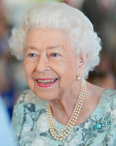 Королева Елизавета II посетила хоспис в компании своей дочери принцессы Анны