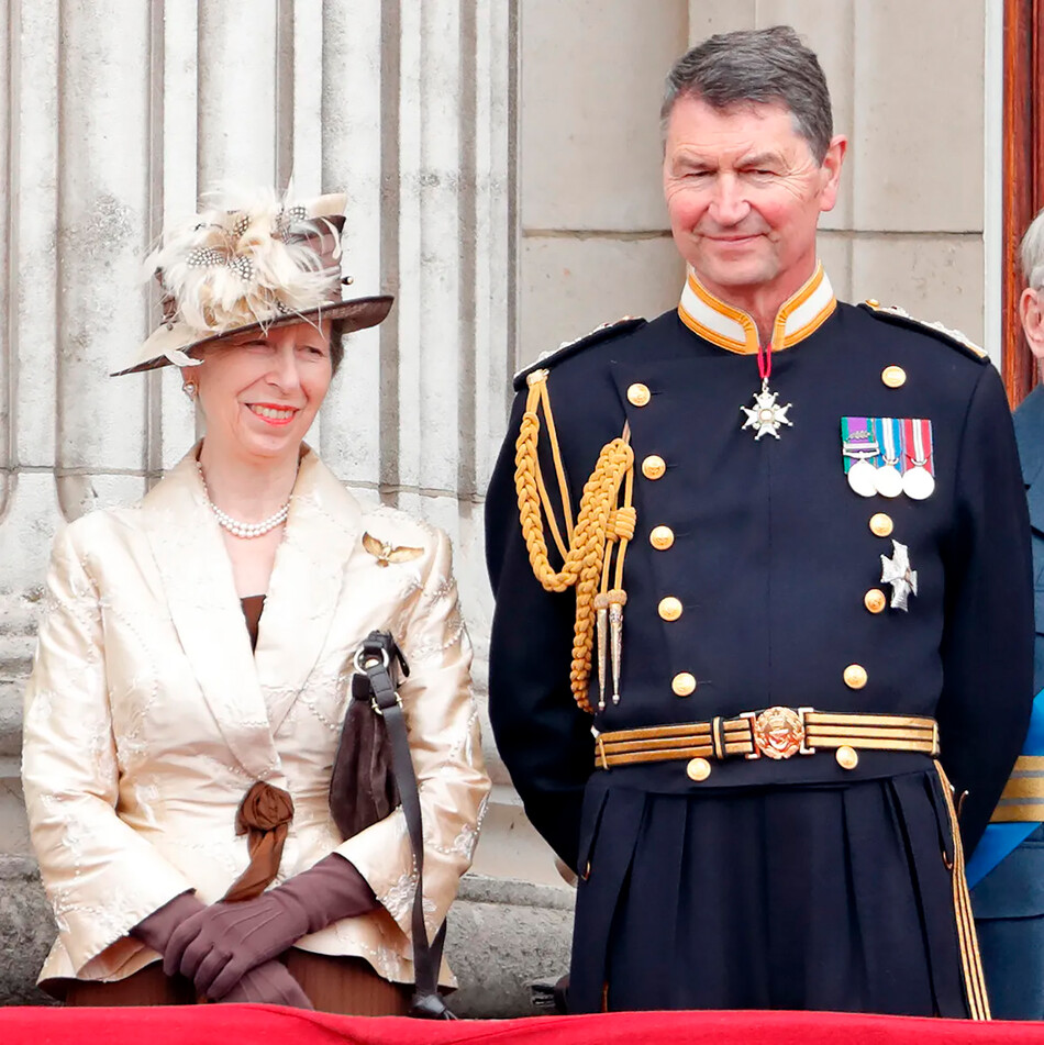Принцесса Анна, королевская принцесса и вице-адмирал сэр Тим Лоуренс наблюдают с балкона Букингемского дворца, посвященного столетию Королевских ВВС 10 июля 2018 года в Лондоне, Англия