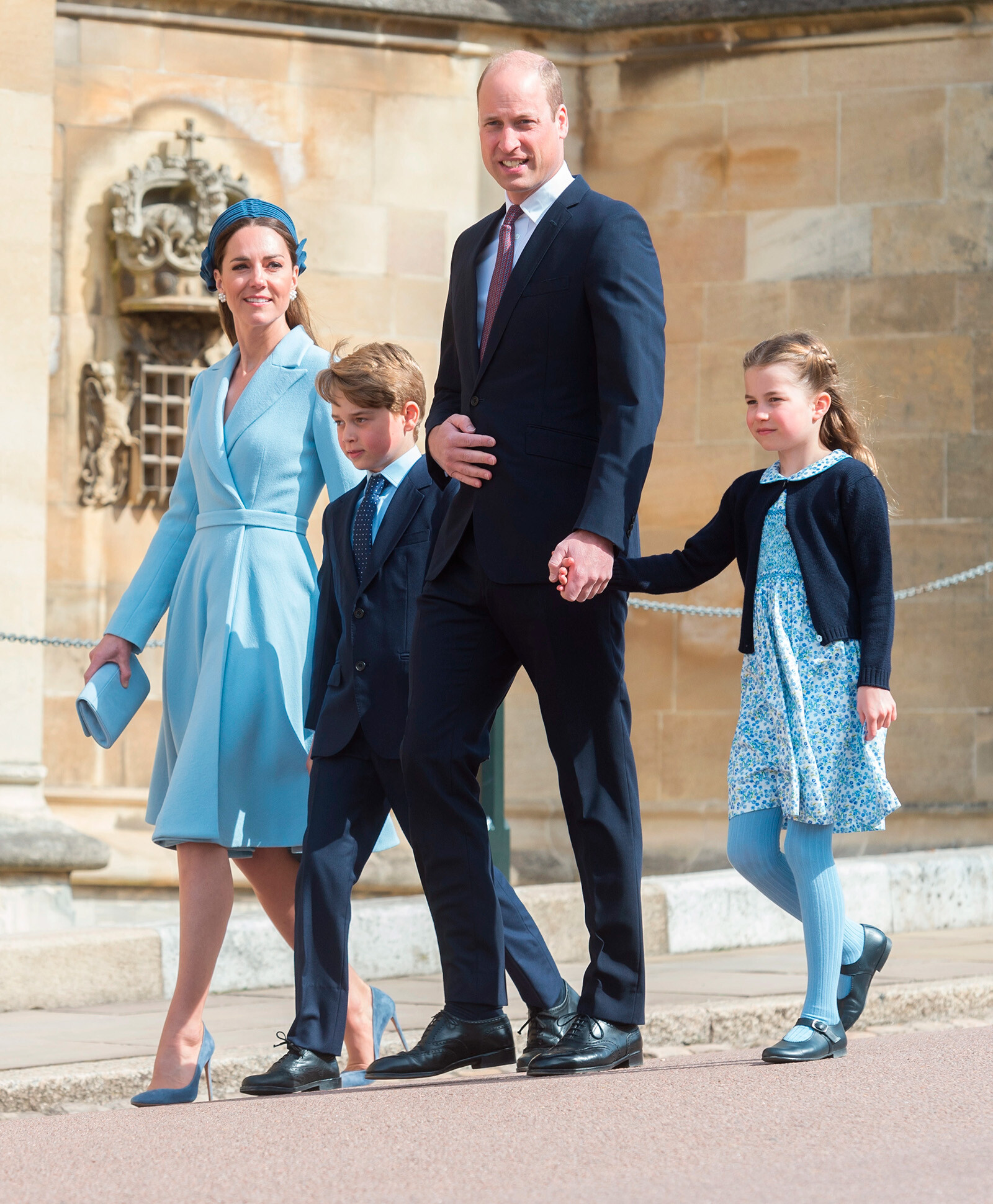 Принц Джордж вместе с принцем Уильямом и Кейт Миддлтон посетили Итонский колледж