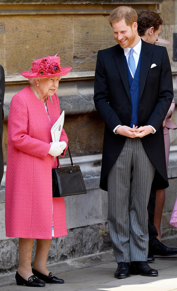 Королева Елизавета II и принц Гарри, 2019