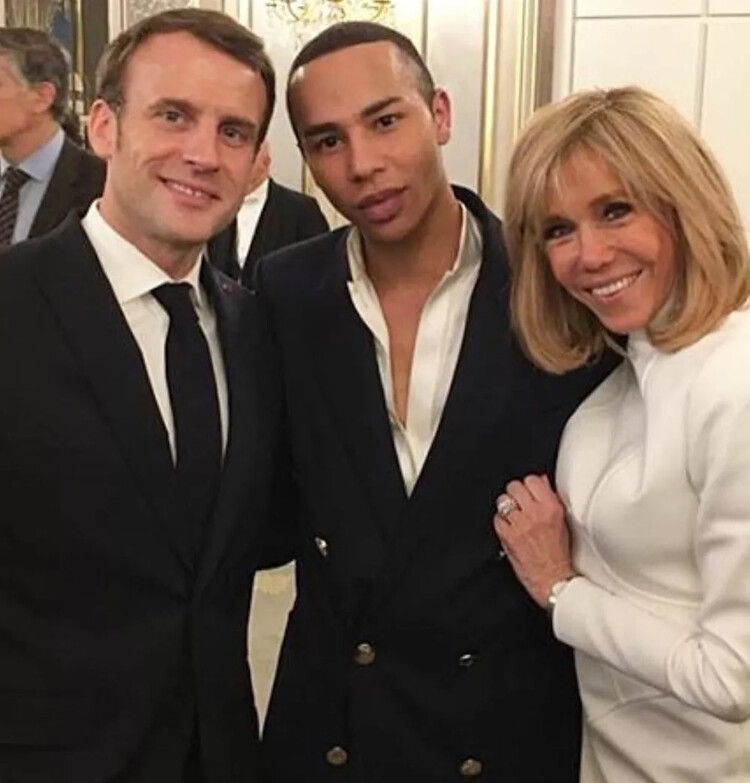 Оливье Рустен поздравил  Эммануэля Макрона с победой под совместным фото с президентом и его женой, 2022 
