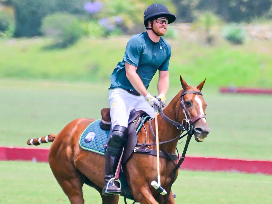 Принц Гарри, герцог Сассекский принял участие в матче по поло в загородном клубе по поло Cancha de Estrella 10 июня 2022 года в Карпинтерии, Калифорния