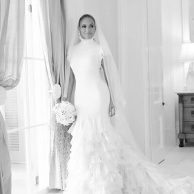 Появились первые фотографии свадебных платьев Дженнифер Лопес
