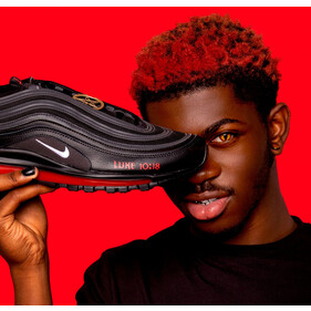 Компания Nike подала в суд на создателей кроссовок с кровью