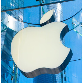 Apple стала первой американской компанией, достигшей $ 2 трлн рыночной капитализации