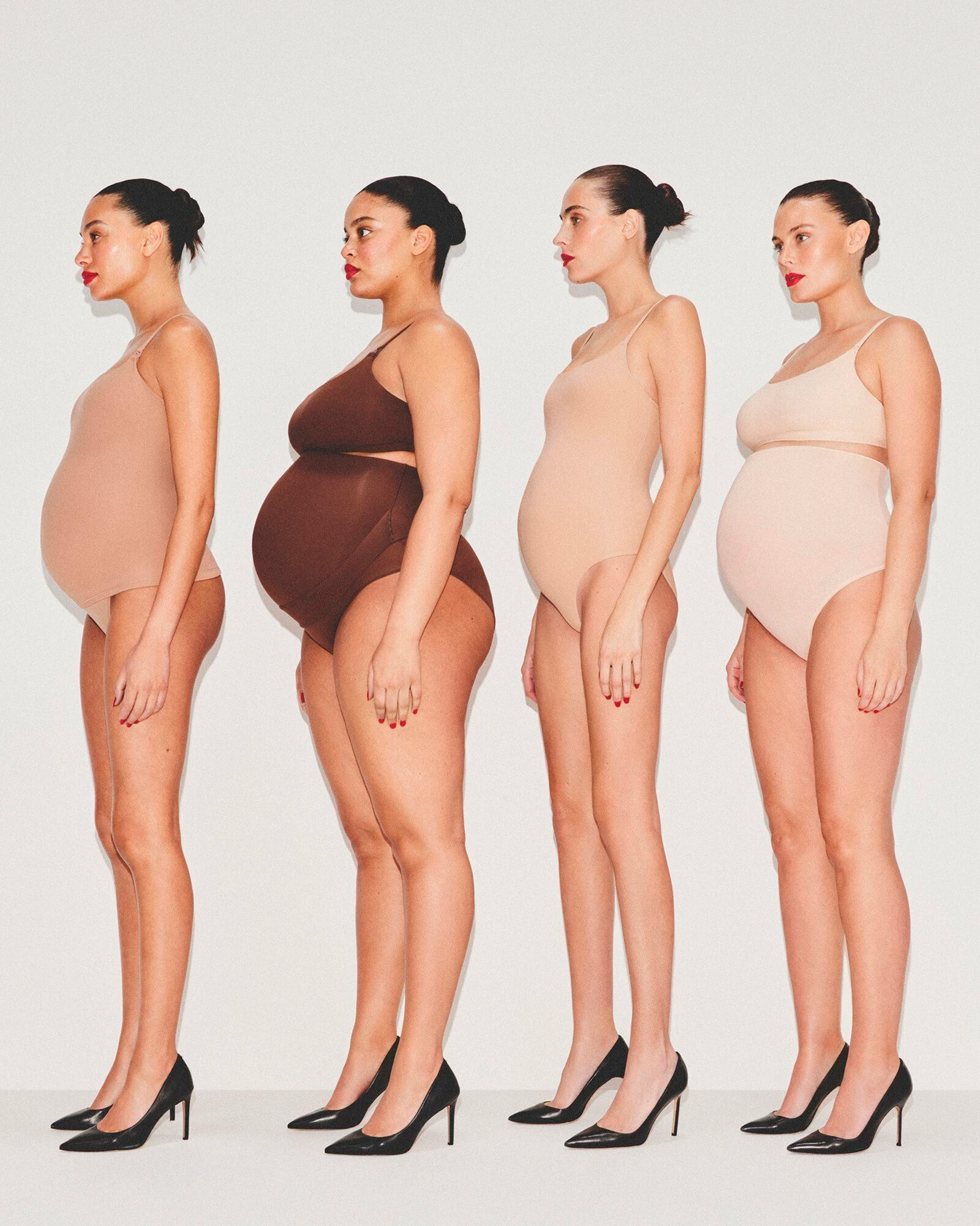Ким Кардашьян показала новую коллекцию нижнего белья для беременных
