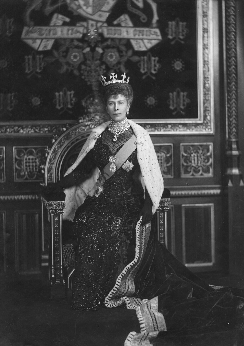 Королева Мария на своем первом государственном открытии парламента в 1911 году