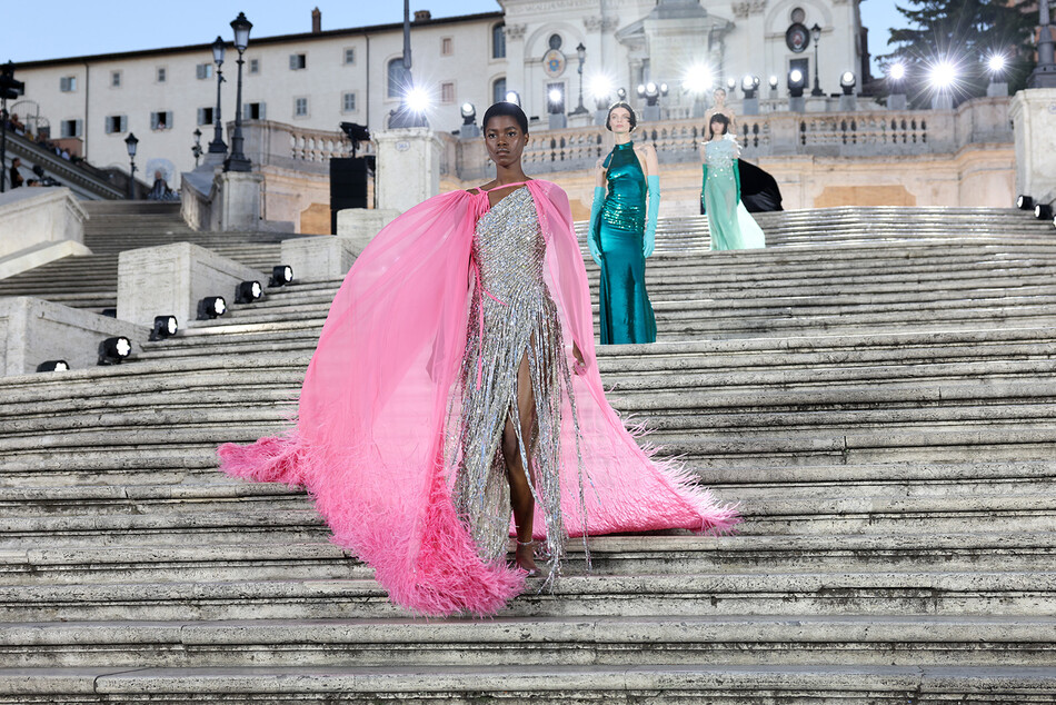 Dior отказался от иска на &euro;100 000 к Valentino за убытки во время показа в Риме