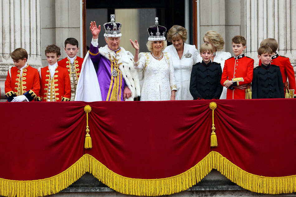 Король Карл III и королева Камилла обратились к народу с балкона Букингемского дворца