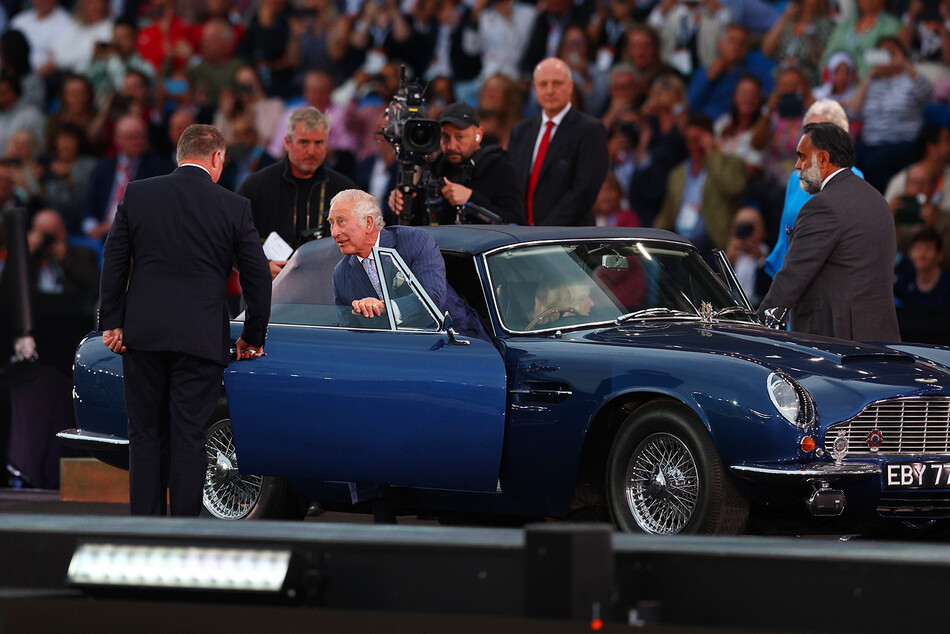 Принц Чарльз открыл Игры Содружества на автомобиле Aston Martin, работающим на сыре и вине