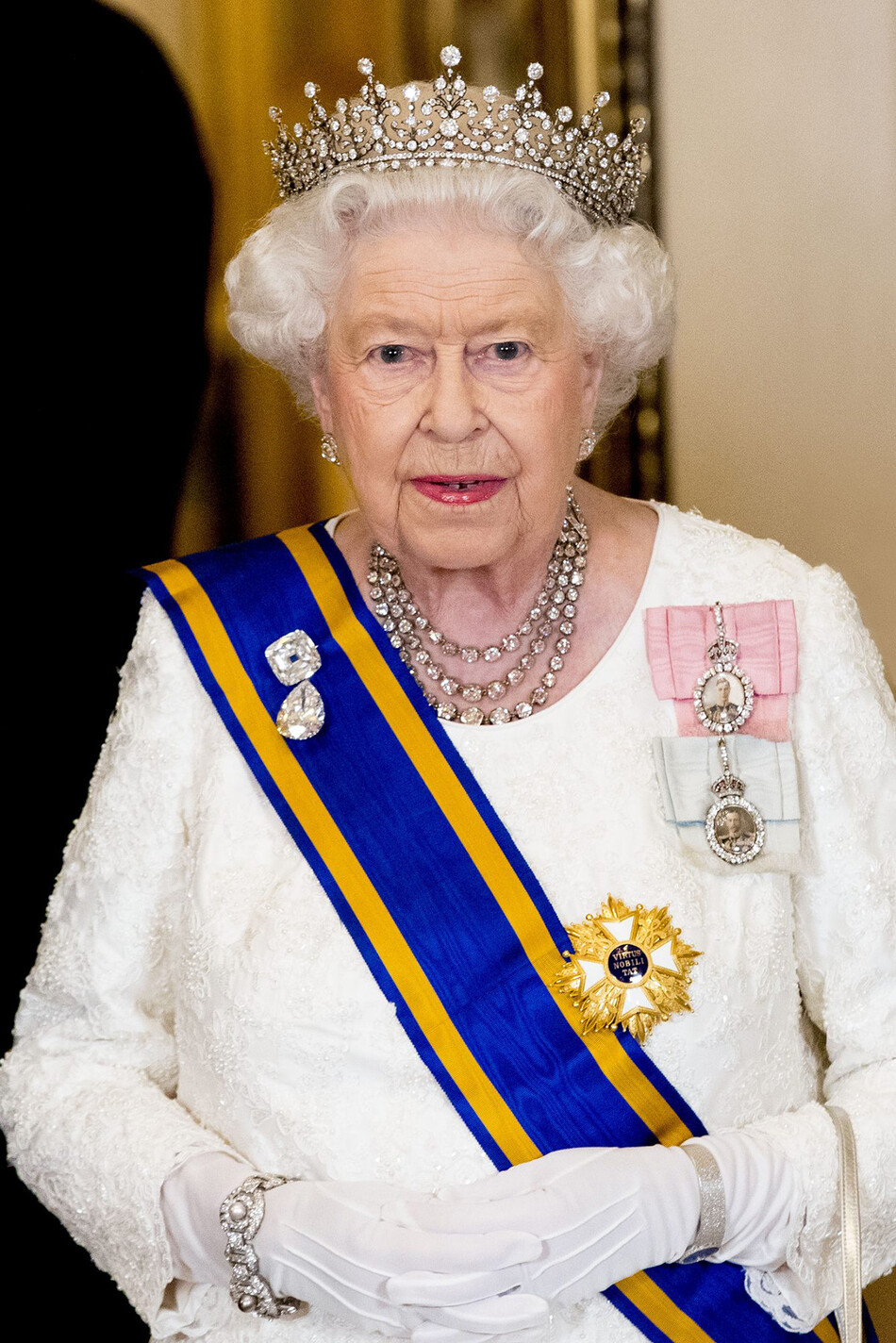 Королева Елизавета на банкете в Букингемском дворце во время официального визита короля Нидерландов Виллема-Александра и королевы Максимы, 2018
